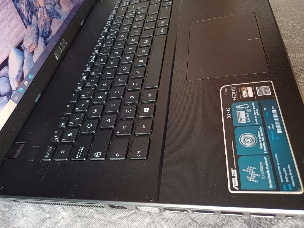 Super stan Laptop Asus duży ekran 17" 8GB RAM dysk SSD Crucial 1TB