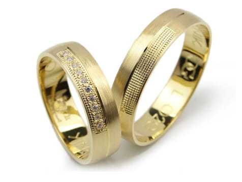 Obrączki ślubne z żółtego złota 333 półokrągłe z cyrkoniami /GOLDRUN