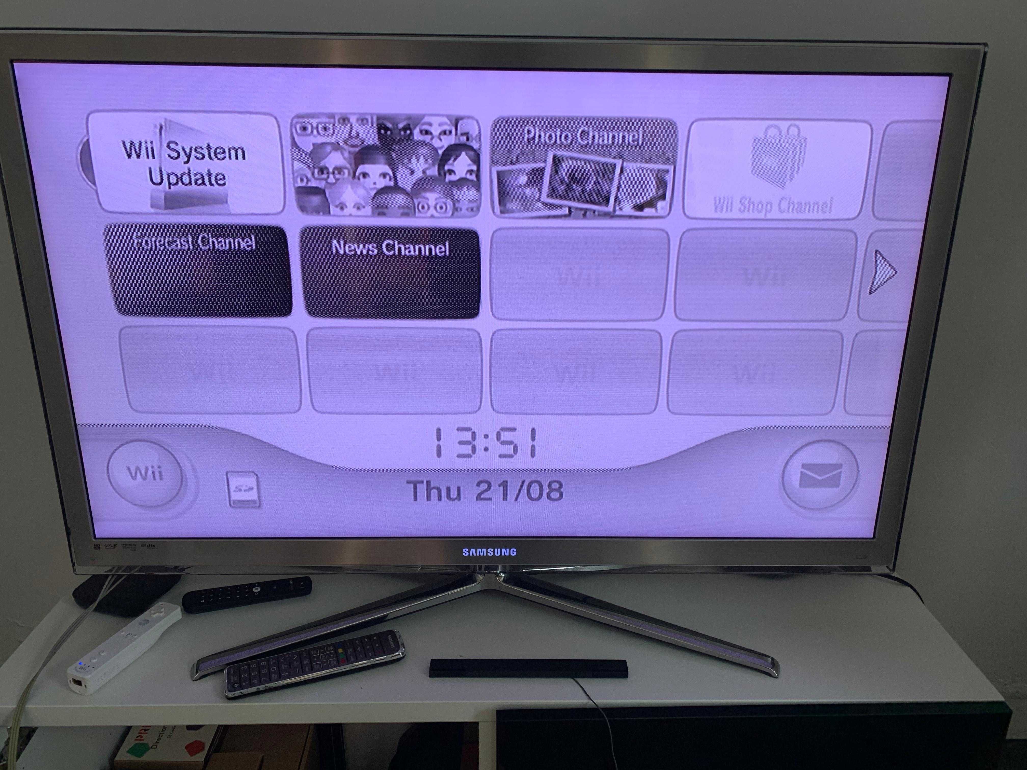 Nintendo Wii com Comando + Nunchuck + Volante + 3 Jogos