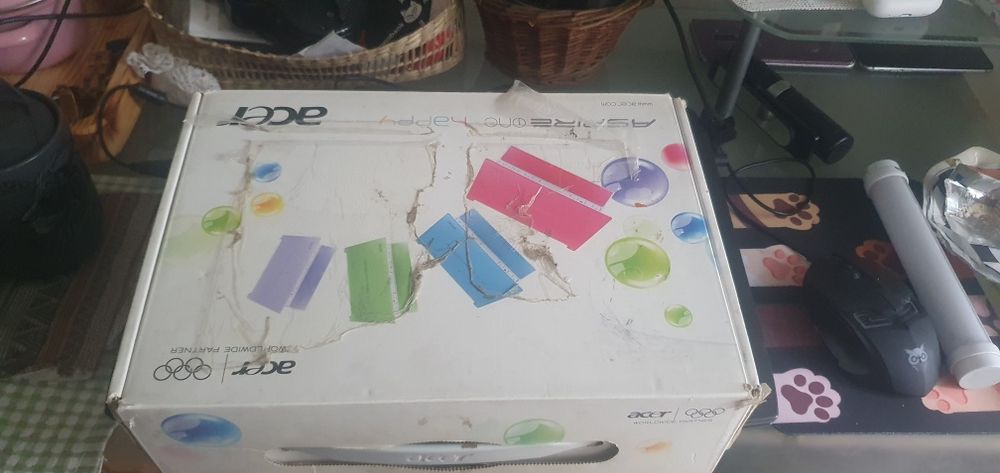 2 нетбуки Lenovo Idealpad S10-3 та Acer Aspire One Happy