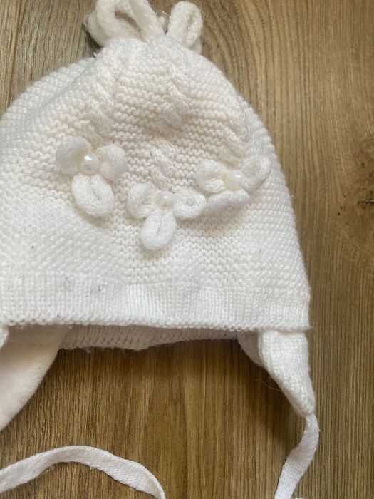 Biała zimowa czapka niemowlęca