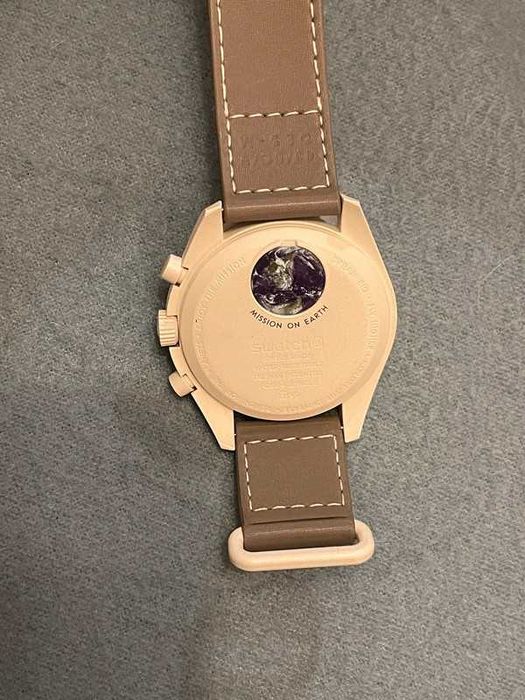 Swatch x Omega SO33T103 Desert – Bioceramikowa Premiera