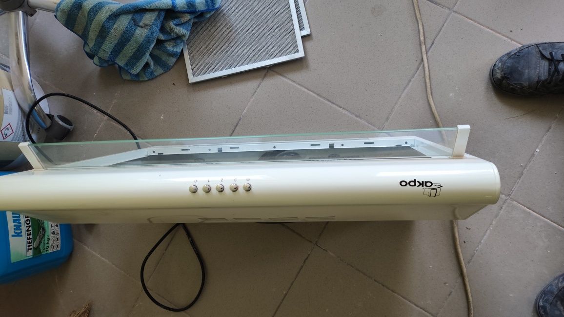 Витяжка кухонна akro p3260 стан нової