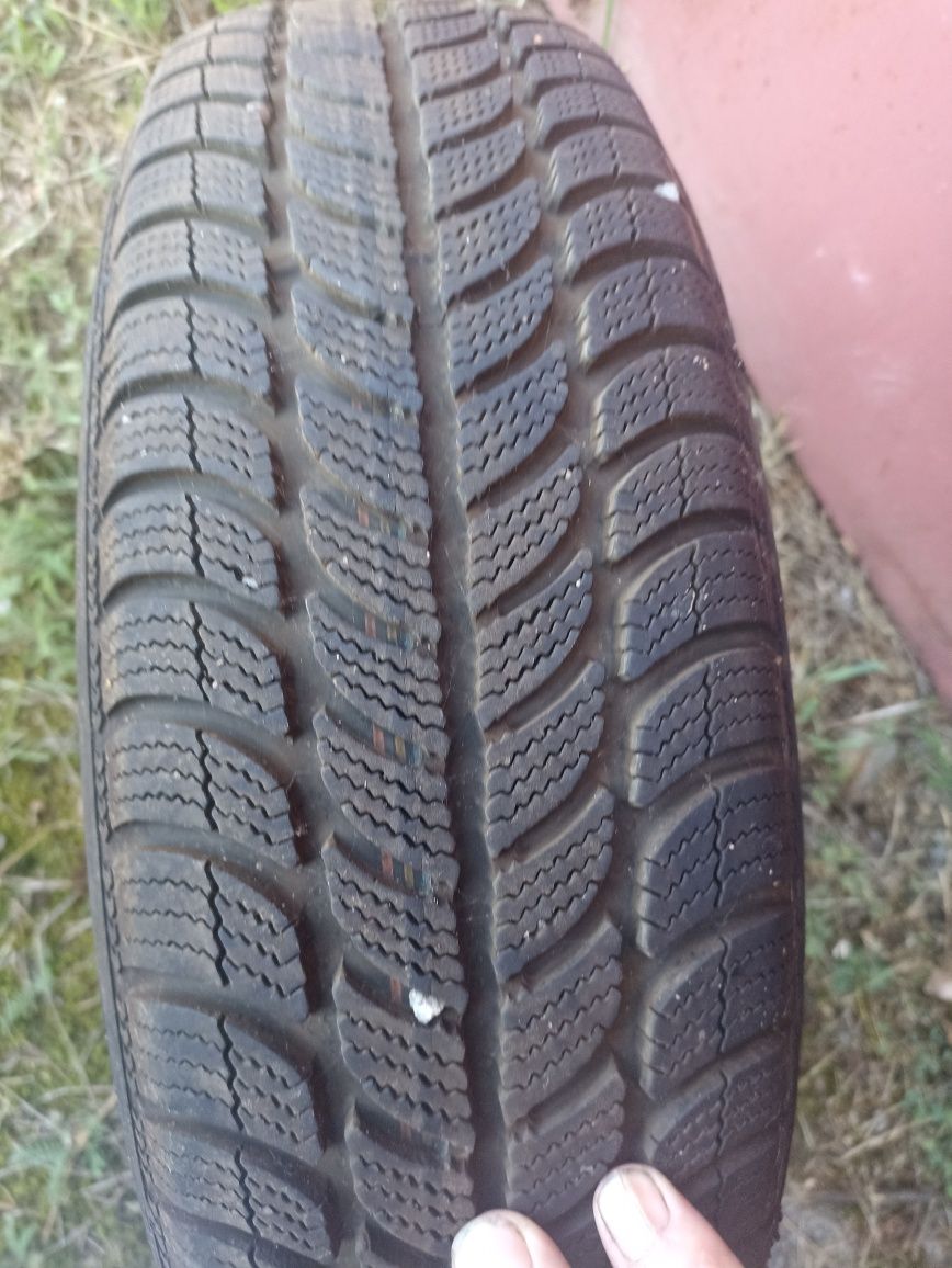 Opony 15 zimowe Dębica 2 szt