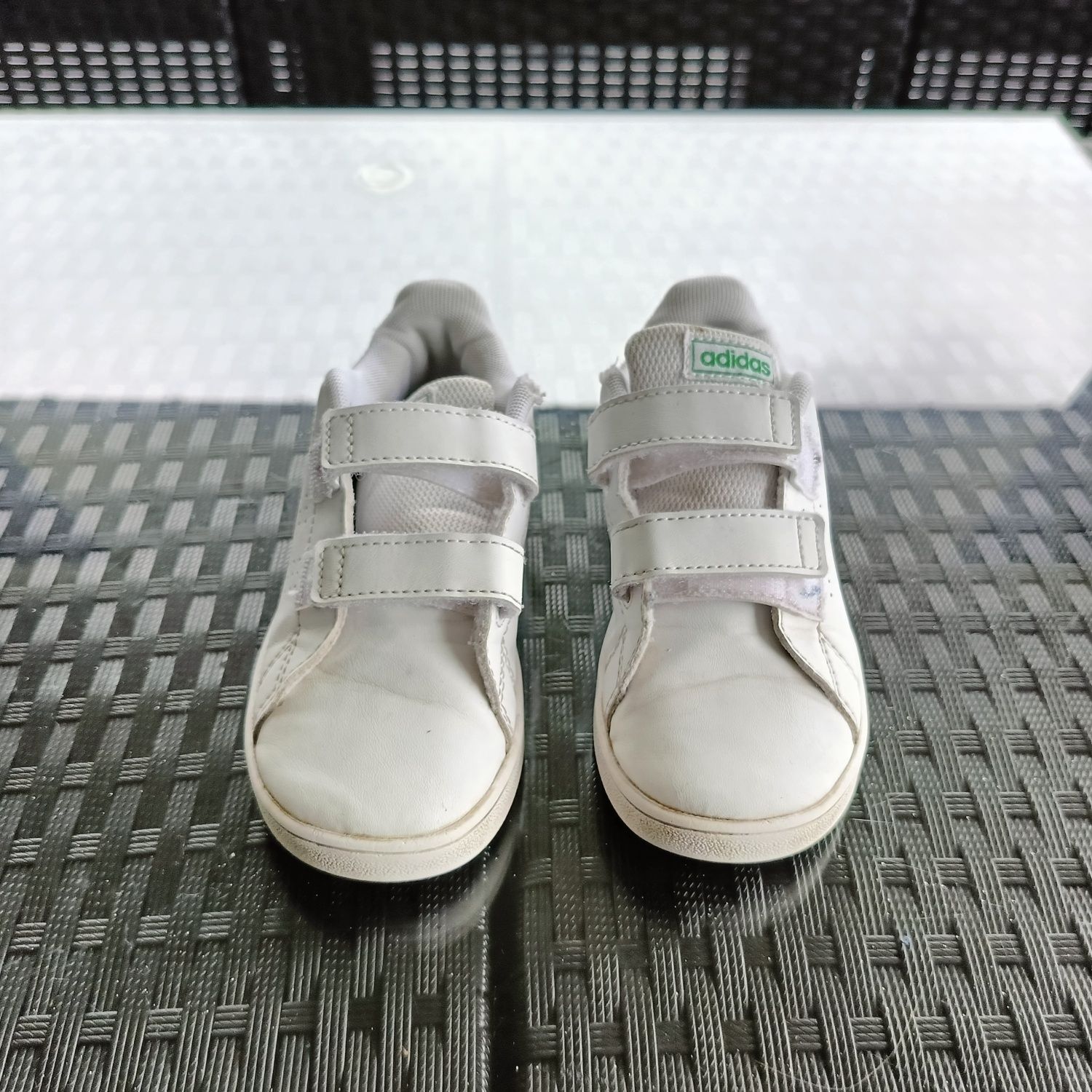 Białe buty dziecięce Adidas na rzepy R.27