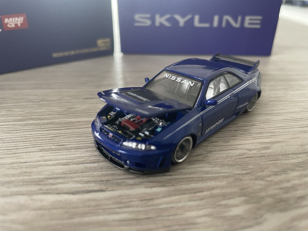 Mini gt kaido house skyline r33