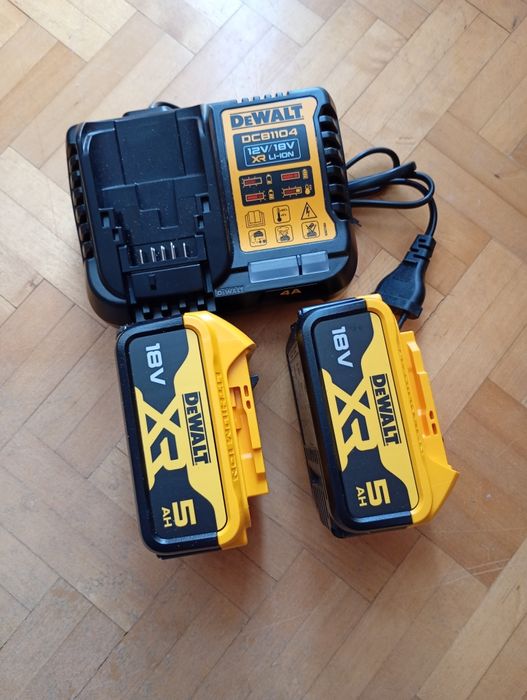 DeWalt dwie baterie z szybką ładowarką.