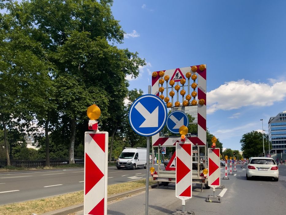 Znaki drogowe bariery zapory  WYNAJEM znaków przyczepy U-26