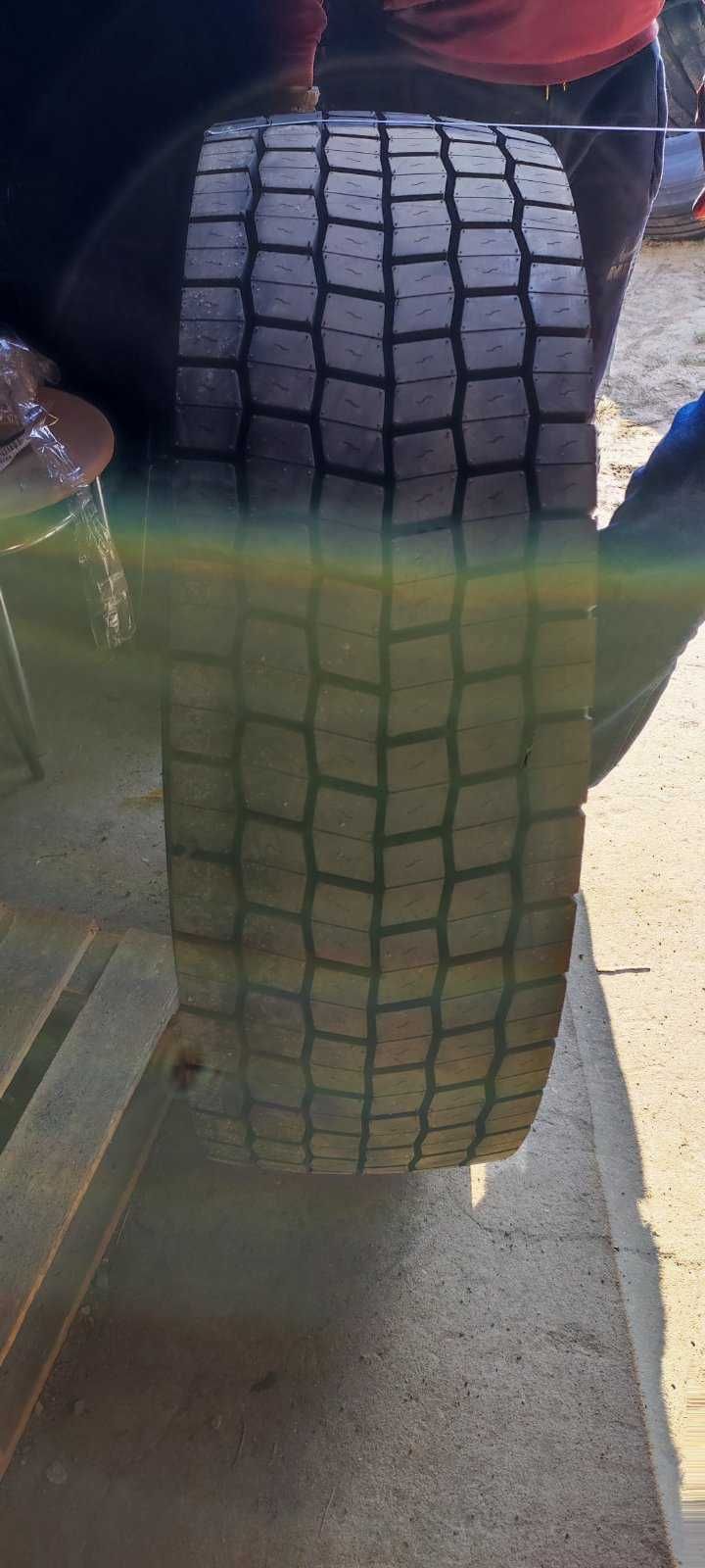 Шина 315/70R22.5 LANVIGATOR D318 154/150М (ведуча)