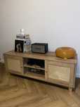 Szafka RTV NOTTO z rattanem 120x40x45 cm HOMLA