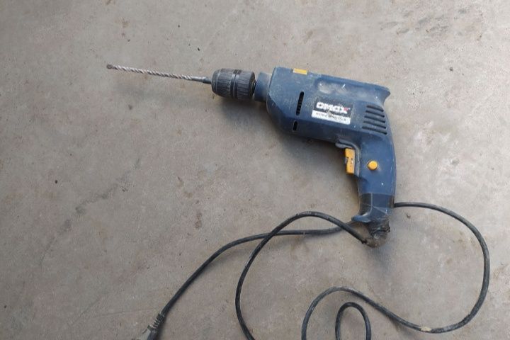 Електронний дриль ударний