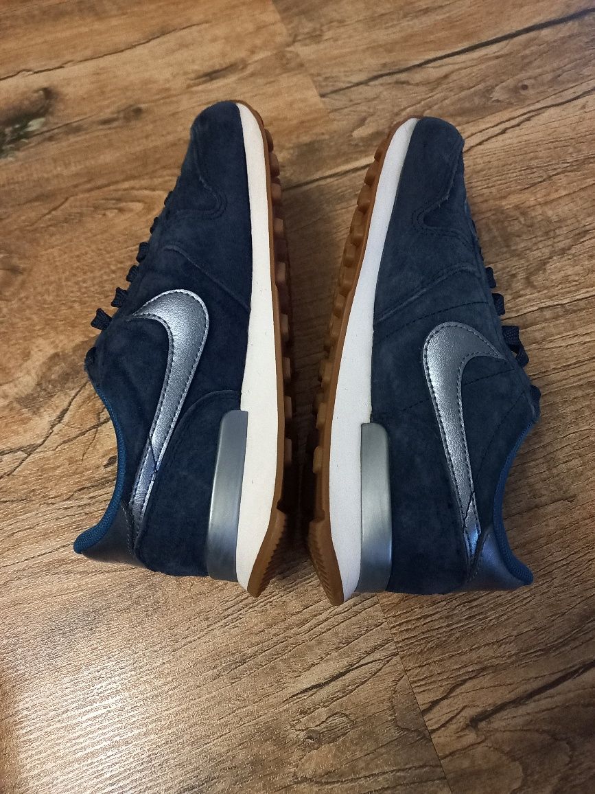 Кросівки Nike INTERNATIONALIST 35.5р в см 22.5