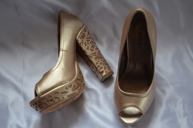 Шикарные туфли золотистого цвета