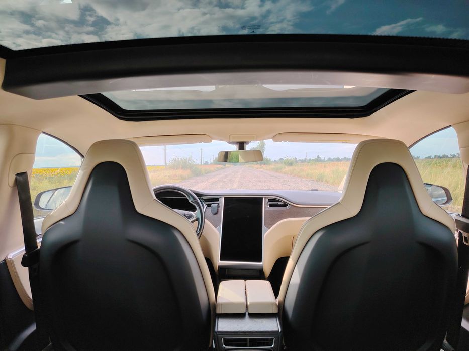 Tesla Model S 2014