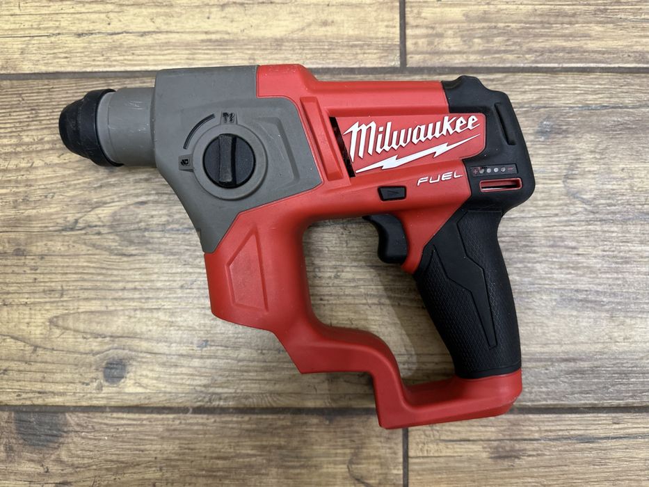 Młotowiertarka udarowa akumulatorowa Milwaukee M12 CH