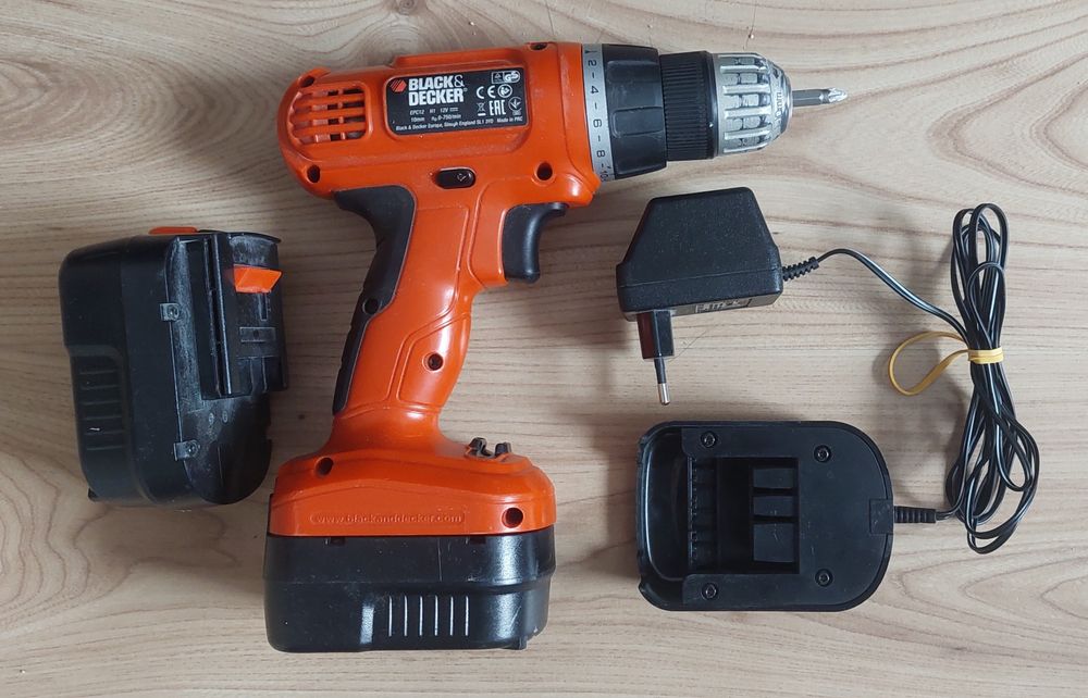 Wiertarko-wkrętarka akumulatorowa Black&Decker z zapasowym akumulatore