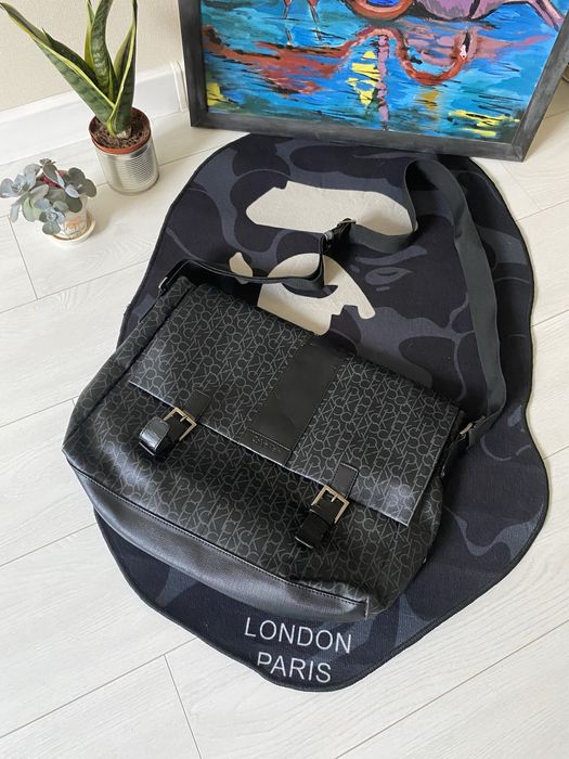 Сумка мессенджер calvin klein monogram logo drill legit