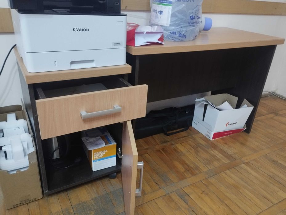 Меблі в офіс стіл шафа тумбочка