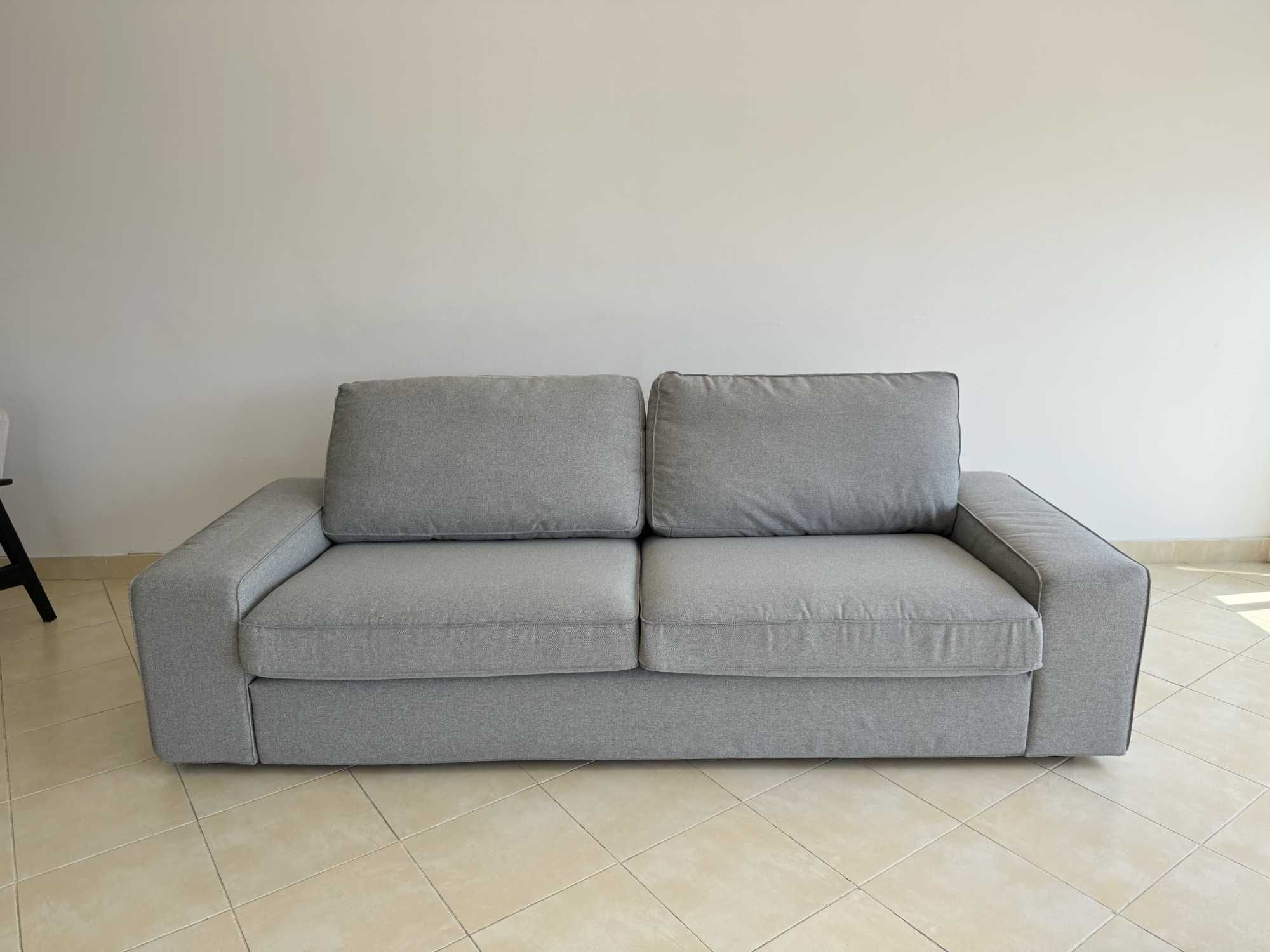 Sofá IKEA KIVIK de 3 lugares, em excelente estado
