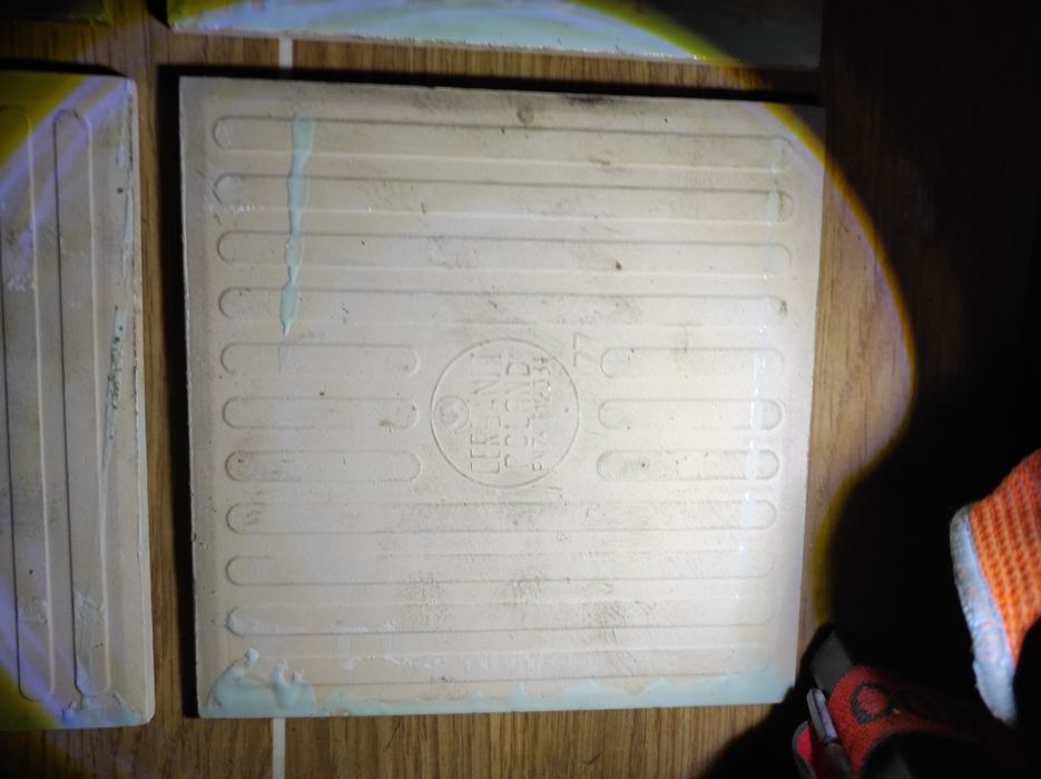 Płytki ścienne szkliwione