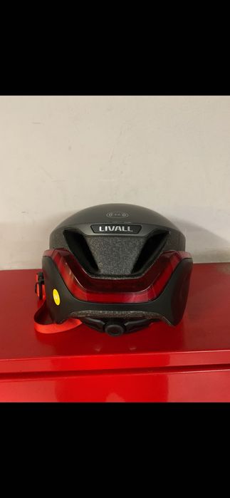 Kask rowerowy z kierunkowskazami