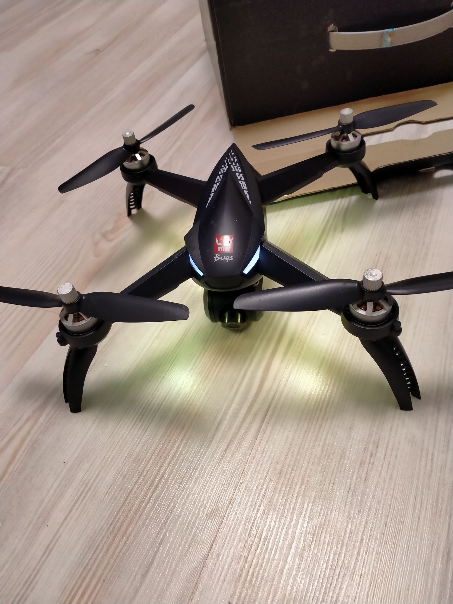 MJX bugs 5w
Квадрік в нормальному стані повністю годни