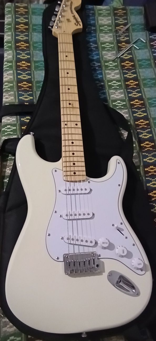 Squier by Fender Affinity Series Stratocaster
Электрогит