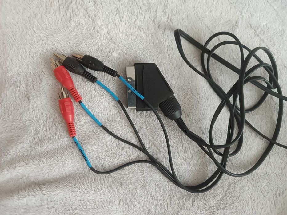 Eurozłącz oraz przewód do komputera