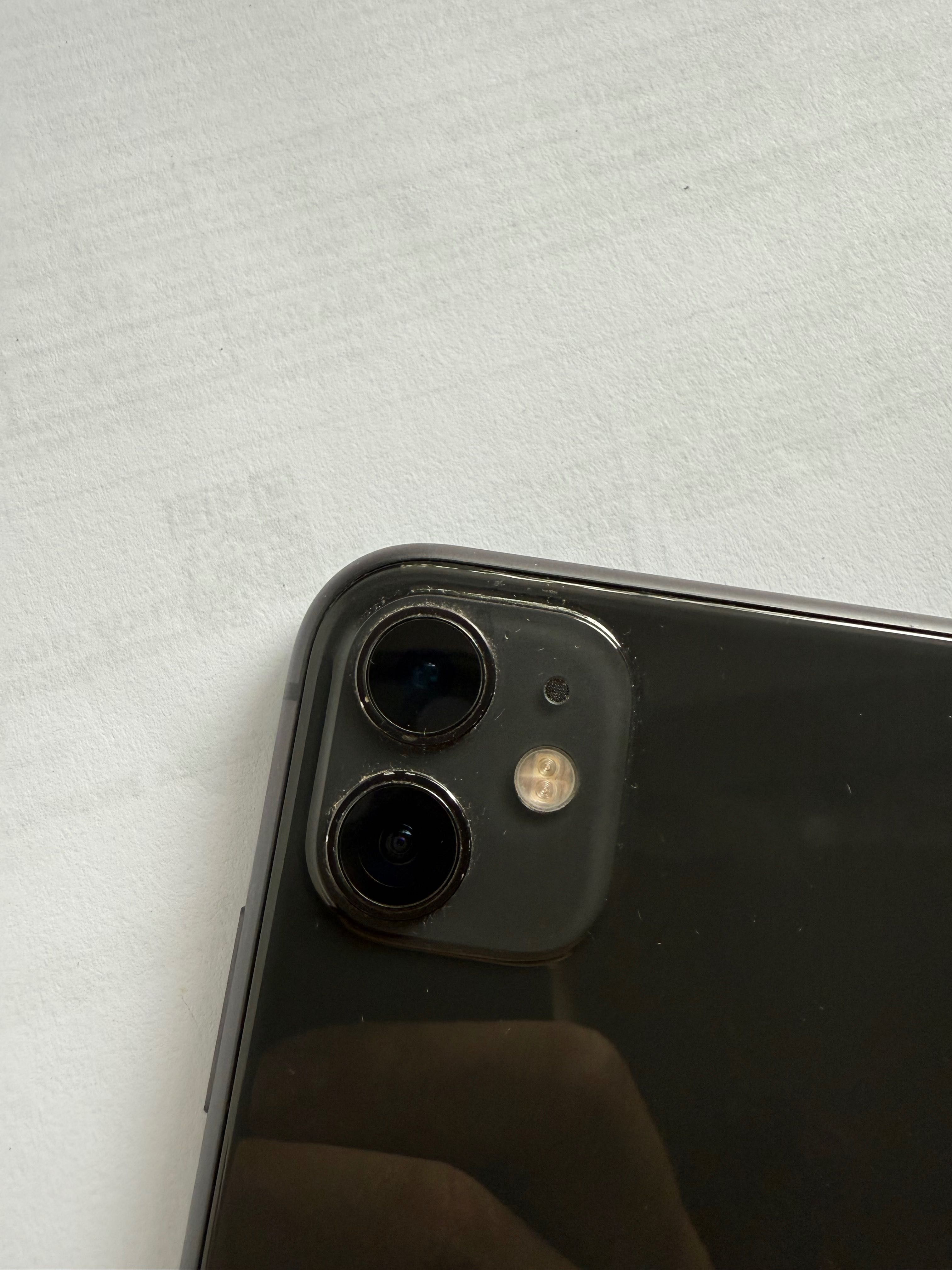 iPhone 11 z oryginalnym pudełkiem