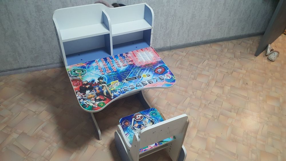 Продам дитячий стіл для уроків