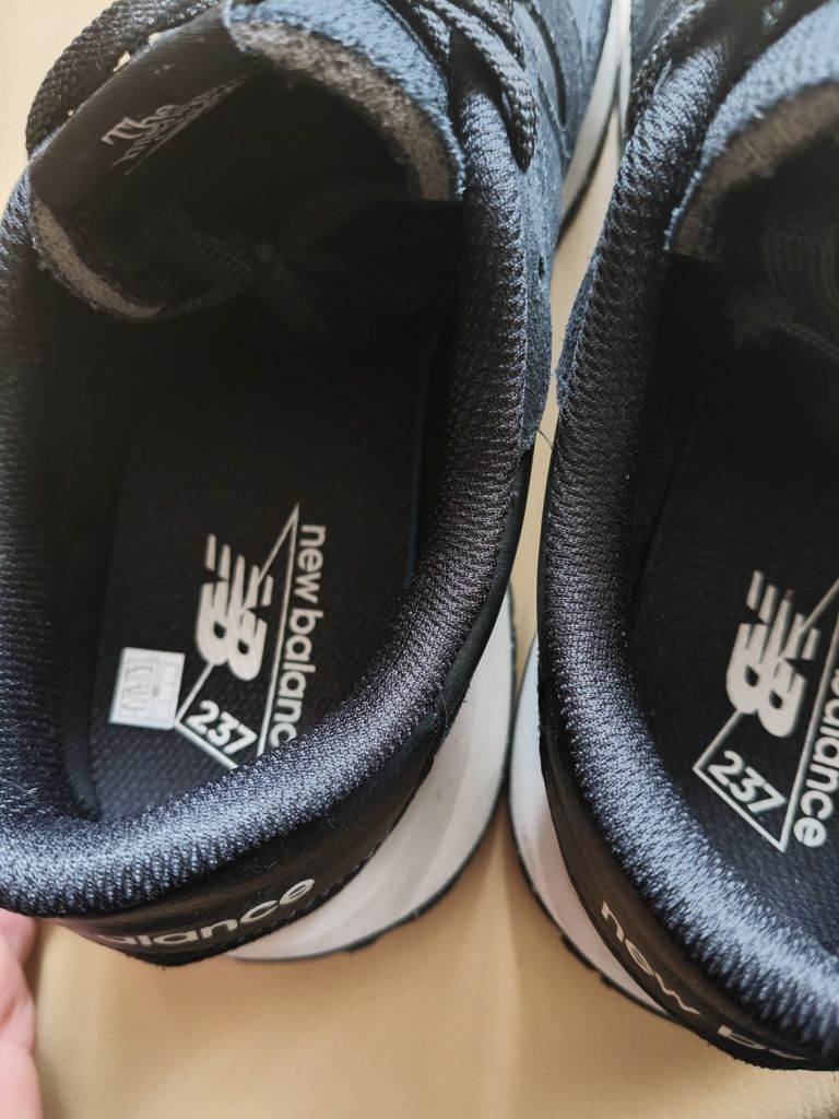 New balance 44 czarne model 237