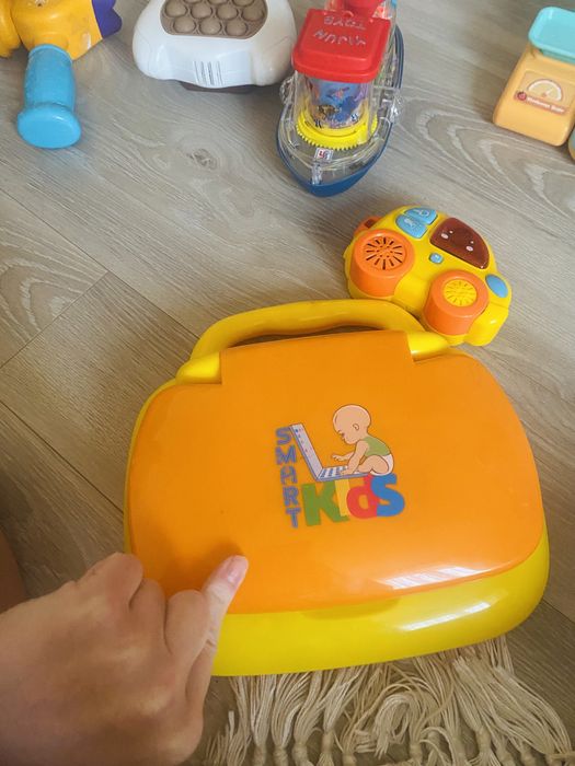 Іграшки всі в робочому стані  на батерейках