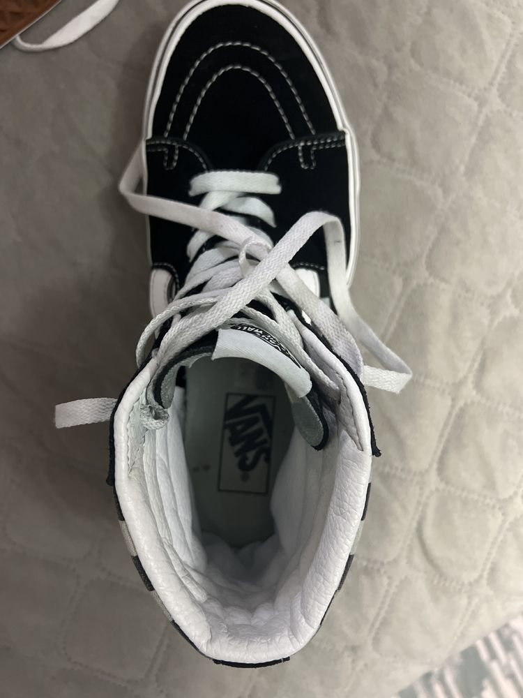 Vendo Ténis bota da marca Vans . Pode ser para Homem ou Mulher