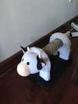 arranhador de gato em forma de vaca