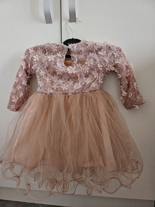 Продам святкову сукню на дівчинку