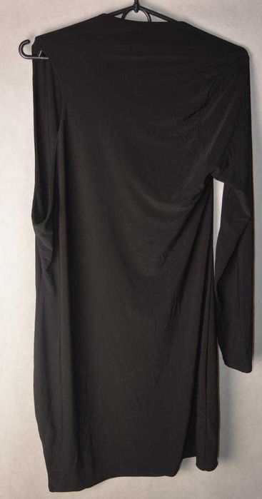 Elastyczna sukienka z odkrytym ramieniem Clubl 46