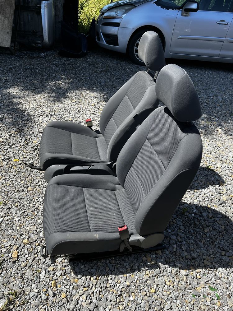 Fotele przód kompletne Volkswagen Touran,Caddy z lat 2012 lift