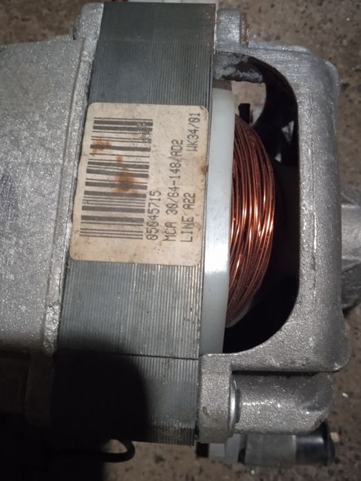 Двигатель для стиральной машины в рабочем состоянии.машины.