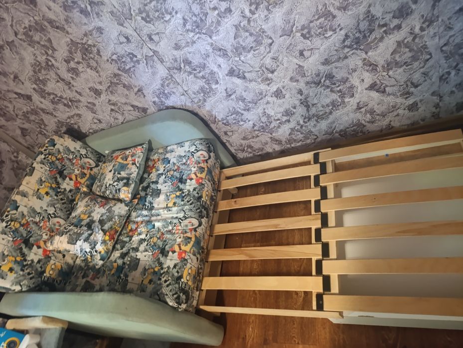 Срочно продам детский диван,длина 2м