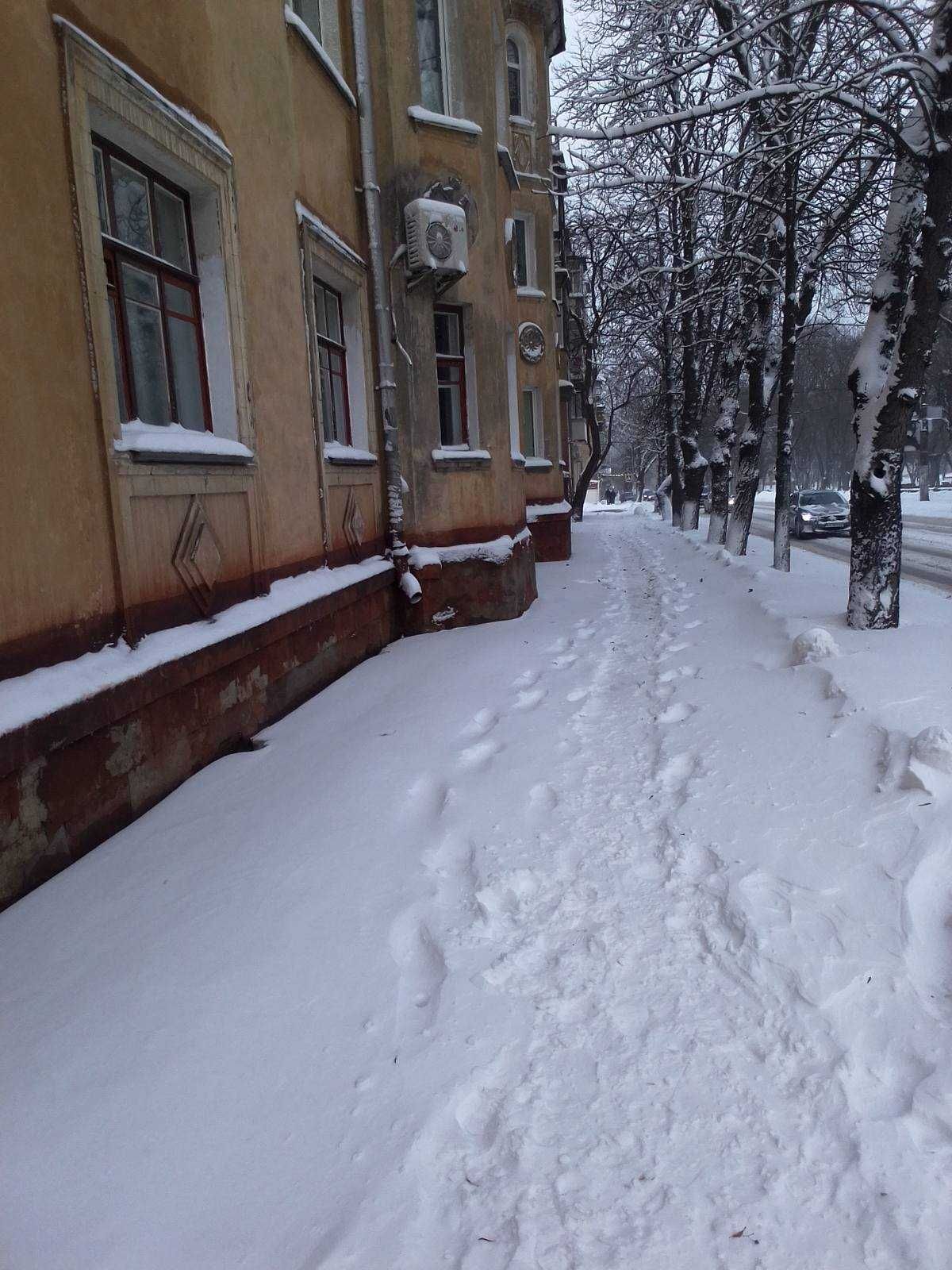 Продається 2 кімнатна Сталінка в самому центрі  Чернігова на Валу!