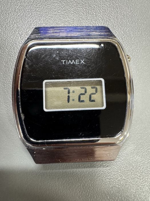 Zegarek Timex K cell vintage LCD uszkodzony (znikajace segmenty)