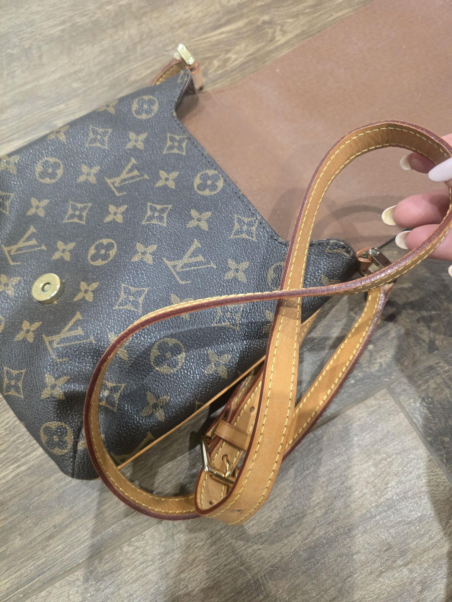 Listonoszka Louise Vuitton