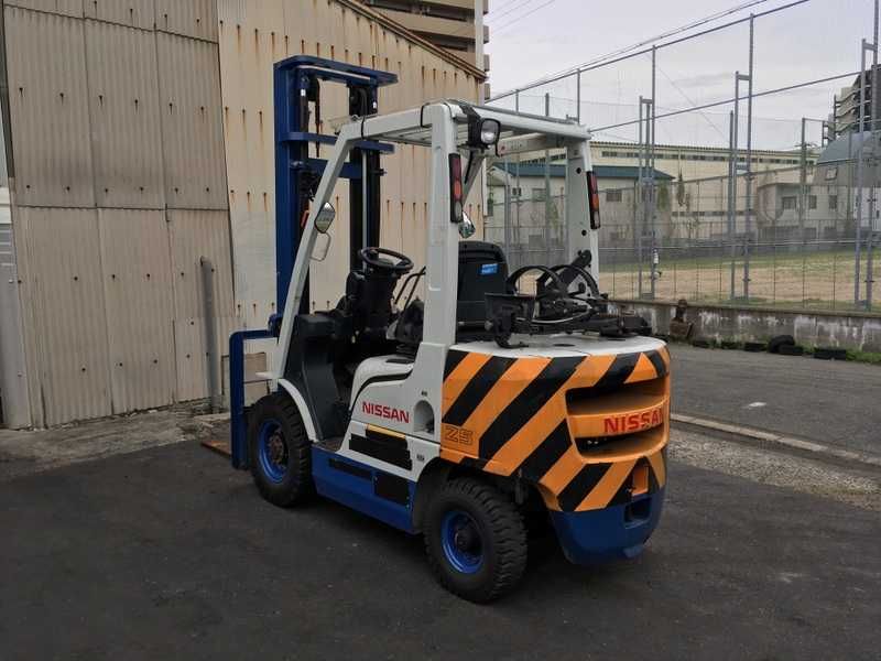 Навантажувач вилковий Nissan FG25