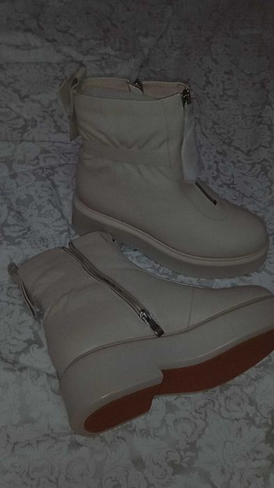 Чоботи з хутряною підкладкою бренду NAIDINI.