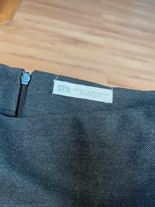 Spódniczka mini szara grafitowa Stradivarious M