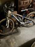 Bicicleta cube para crianca