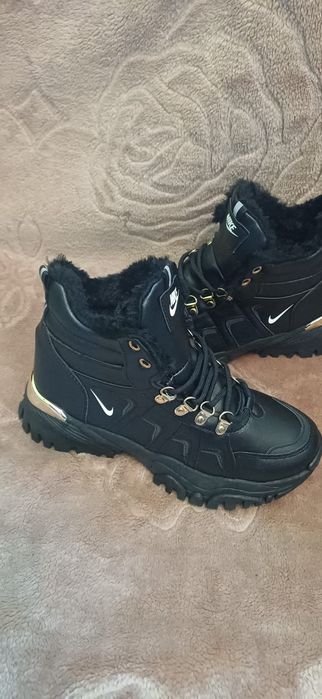 Buty damskie zimowe