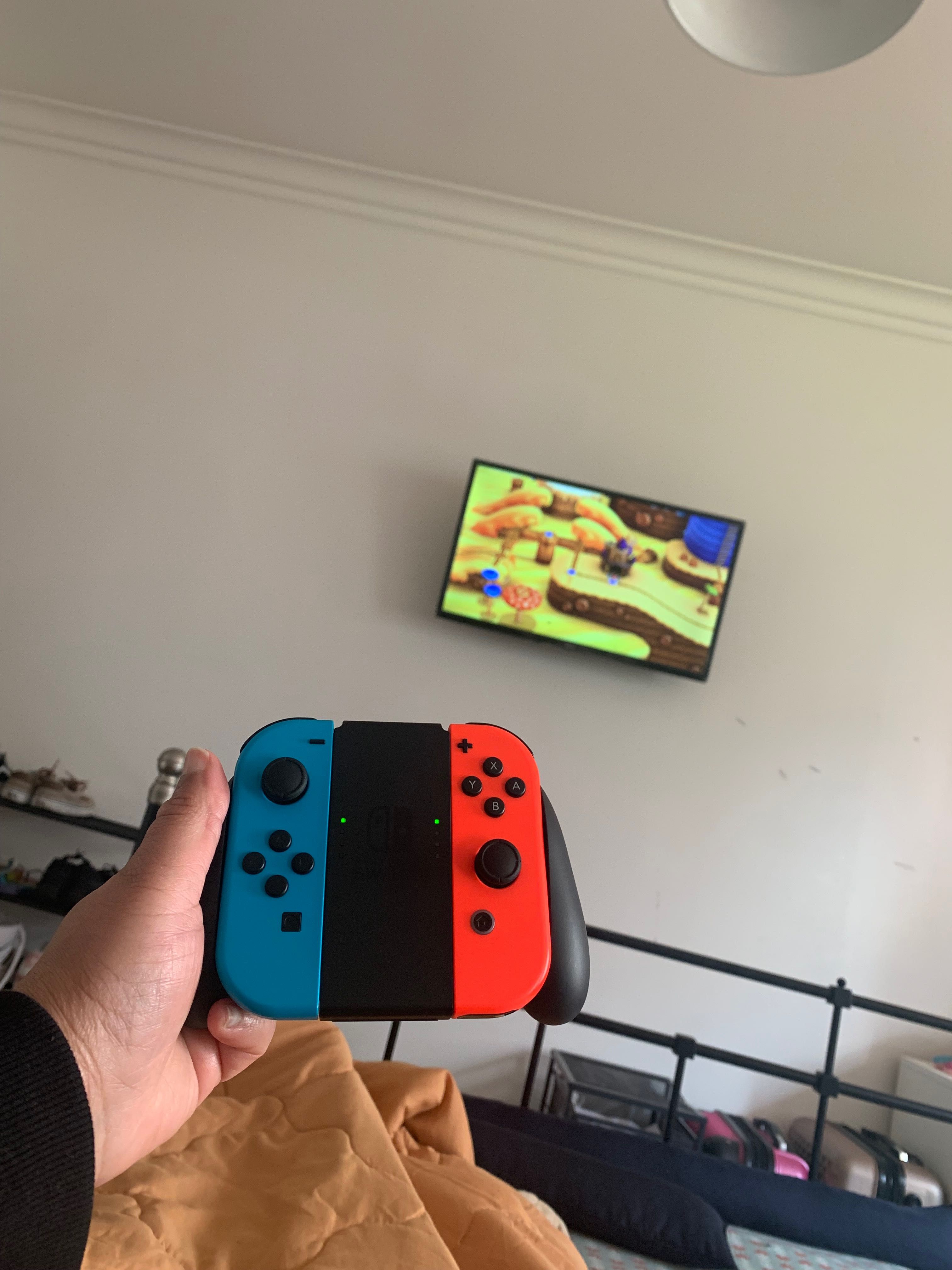 Nitendo switch na caixa com 1 jogo super Mario