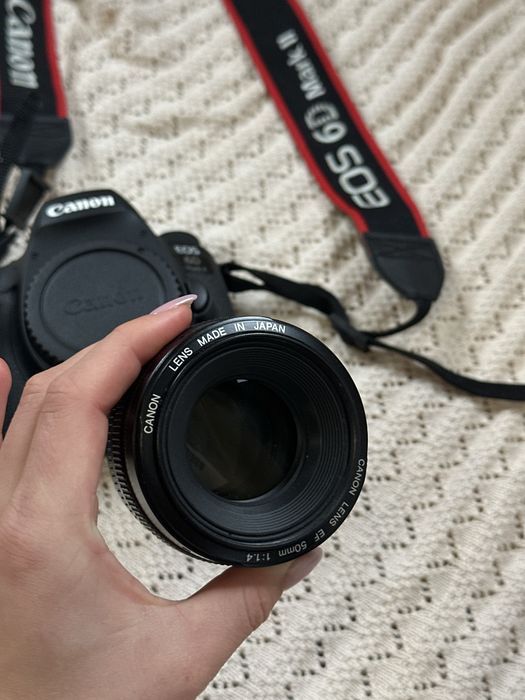 Canon EOS 6D Mark II + Canon EF 50mm f/1.4 USM