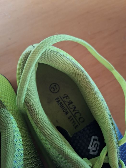 Buty do gry w piłkę nożką/ korki 37